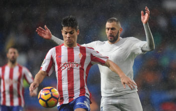 Experteninterview zu Meré: „Der Wechsel zum 1. FC Köln ist ein sinnvoller Schritt“ MADRID, SPAIN - NOVEMBER 26: Karim Benzema of Real Madrid CF is beaten to the ball by Jorge Mere of Real Sporting de Gijon during the La Liga match between Real Madrid CF and Real Sporting de Gijon at Estadio Santiago Bernabeu on November 26, 2016 in Madrid, Spain.