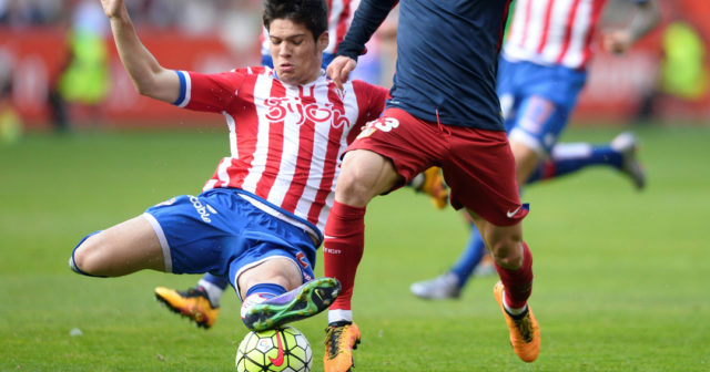 Atletico Madrid's Argentinian forward Luciano Vietto (R) vies with Sporting Gijon's defender Jorge Mere during the Spanish league football match Real Sporting de Gijon vs Club Atletico de Madrid at El Molinon stadium in Gijon on March 19, 2016. / AFP / MIGUEL RIOPA (Photo credit should read MIGUEL RIOPA/AFP/Getty Images)