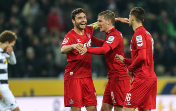 Das #BMGKOE-Vorspiel: Vorhang auf und Bühne frei! MOENCHENGLADBACH, GERMANY - NOVEMBER 19: (L-R) Jonas Hector, Artjoms Rudnevs and Pawel Olkowski of Koeln celebrate after winning the Bundesliga match between Borussia Moenchengladbach and 1. FC Koeln at Borussia-Park on November 19, 2016 in Moenchengladbach, Germany.